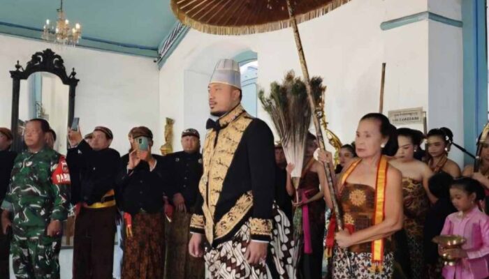 PB XIV Hangabehi Resmi Naik Takhta Keraton Solo