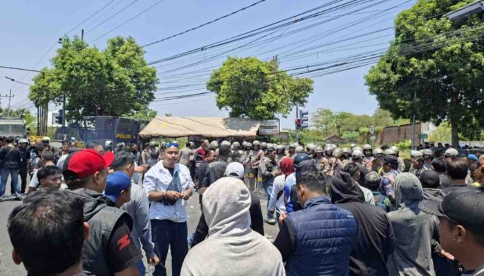 Soroti Konflik Kepemimpinan, Ratusan Pesilat PSHT Demo di Madiun