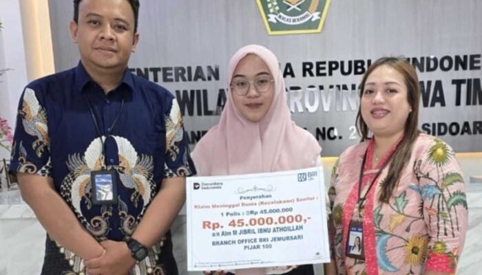 Ahli Waris Nasabah BRI Terima Manfaat Asuransi Pijar Senilai Rp 45 Juta