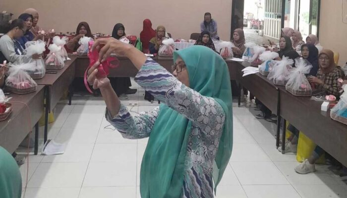 Pelatihan Handicraft di Madiun, Warga Sulap Kain Jadi Produk Kreatif