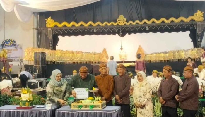 HUT ke-50 Koperasi Kareb Bojonegoro Gelar Wayang Kulit Hadirkan Cak Percil