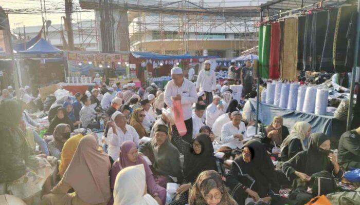 30.000 Paket Snack dan 15.000 Nasi Kotak dari Majelis Ar Rohimin Surabaya di Haul Solo
