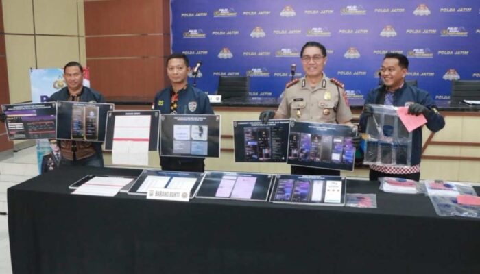 Polda Jatim Ungkap Kejahatan Siber di Sidoarjo, 6.000 Kartu SIM dan 13 Ponsel Disita