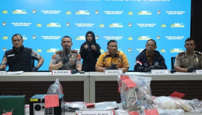 Polres Tanjung Perak Rehabilitasi 17 Orang Usai Operasi Narkoba di Kampung Kunti