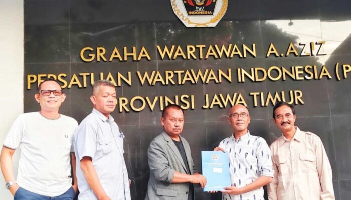 Lutfil Hakim dan Dwi Eko Lokononto Ambil Formulir Bakal Calon Ketua PWI Jatim dan Ketua DKP 2026–2031