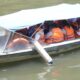 UNAIR Tebar Benih Ikan di Sungai Kalimas, Perkuat Aksi SDGs